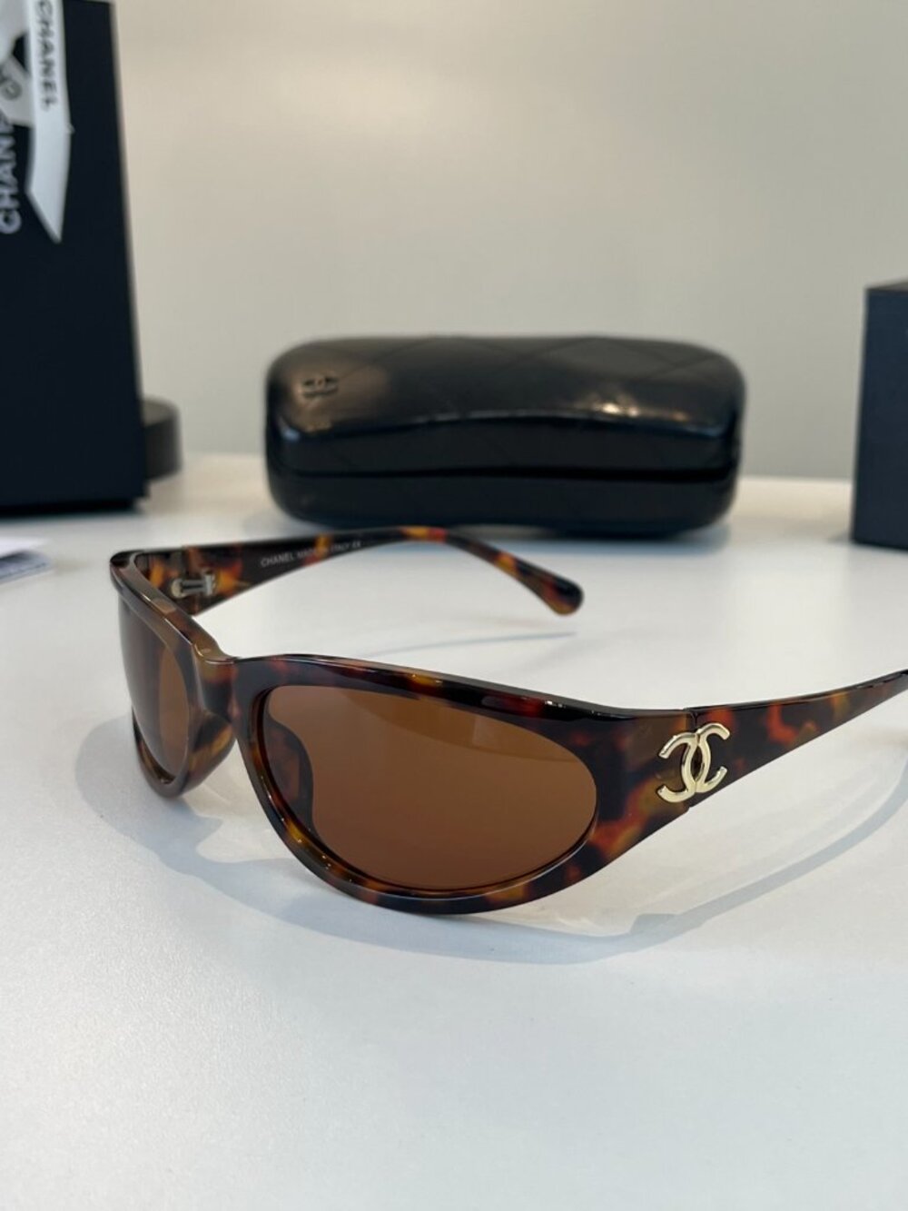 Vintage Chanel gold logo sunglasses - Picture 6 of 10